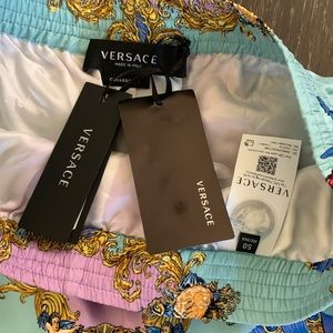 Gorgeous 2 pieces outfit for men good for summer or winter,